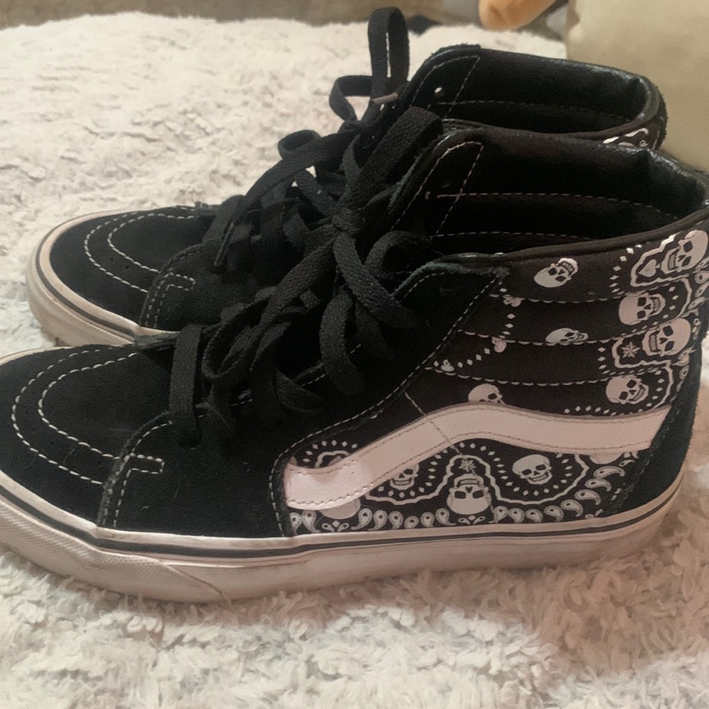 skull high top fans